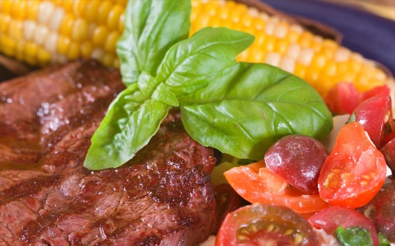 bisonas-ena-kreas-pou-aksizei-na-dokimasete