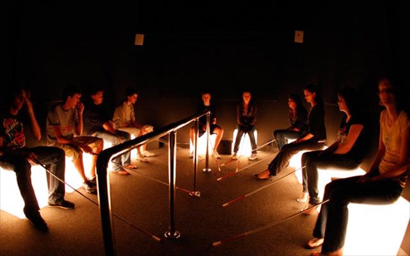 eseis-mathate-pos-einai-i-zoi-sto-skotadi-zoi-sto-skotadi