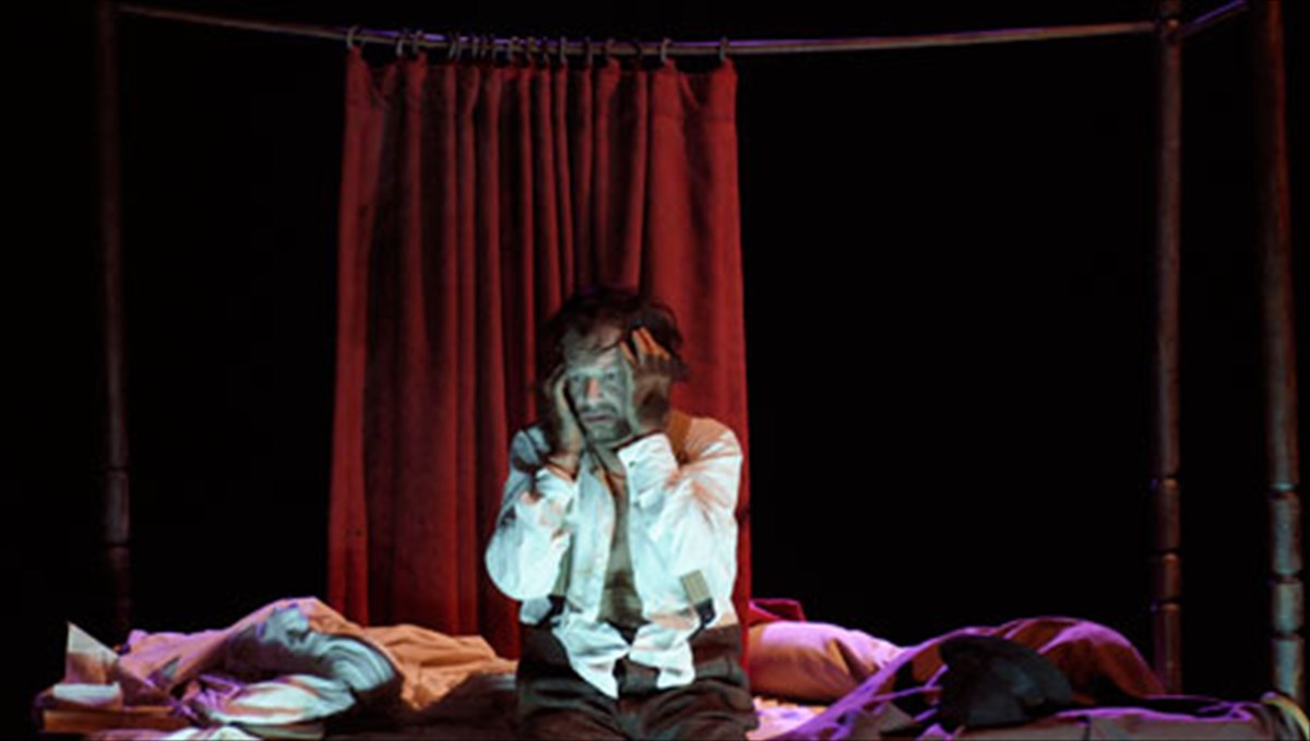 nteni-pontalintes-o-sarkozi-kuniga-tin-eksousia-me-paidiastiko-tropo