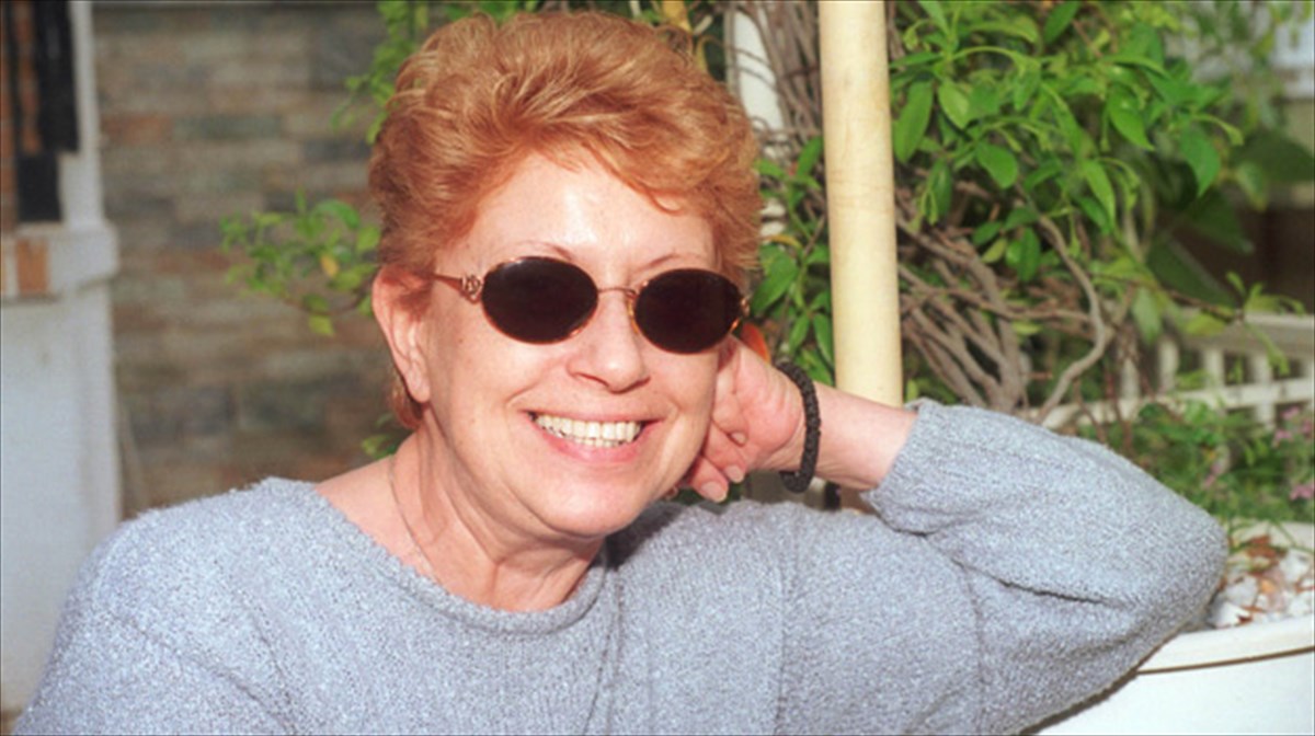 efuge-apo-ti-zoi-i-doukissa-doukissa