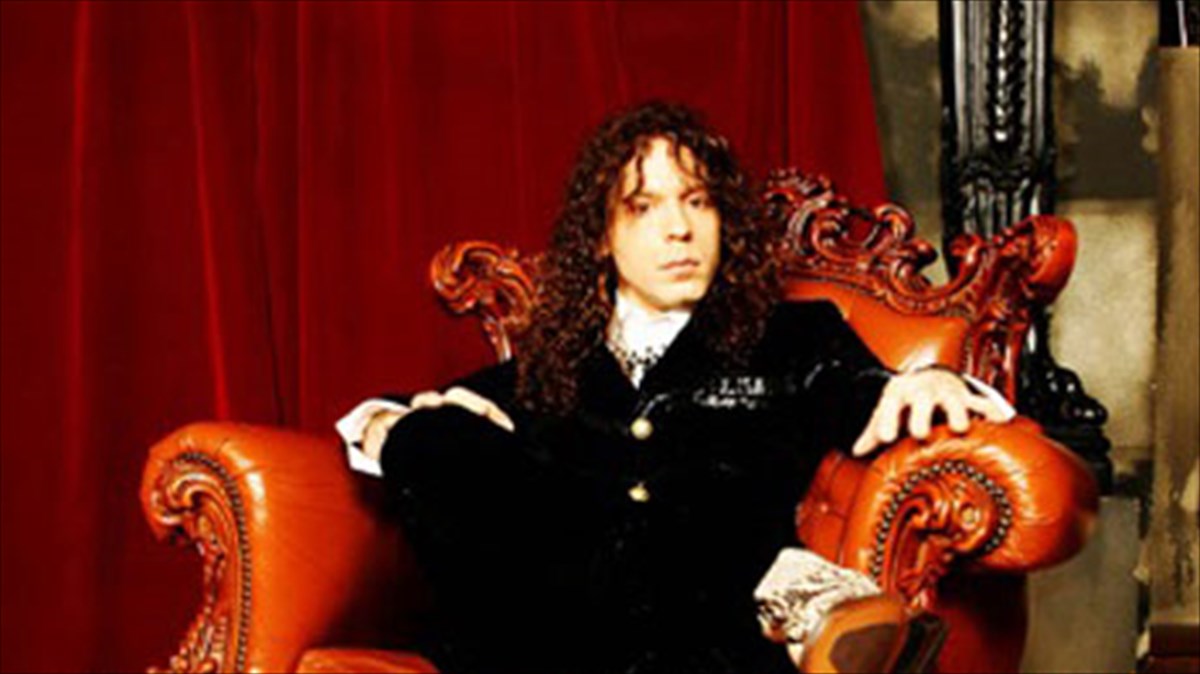 ena-proin-melos-ton-megadeath-bazei-fotia-stin-athina