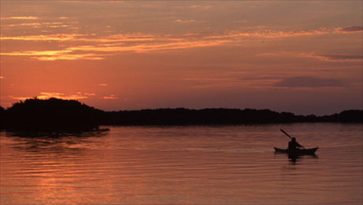 oneiremenes-kai-tolmires-barkades-sta-potamia-tou-kosmou
