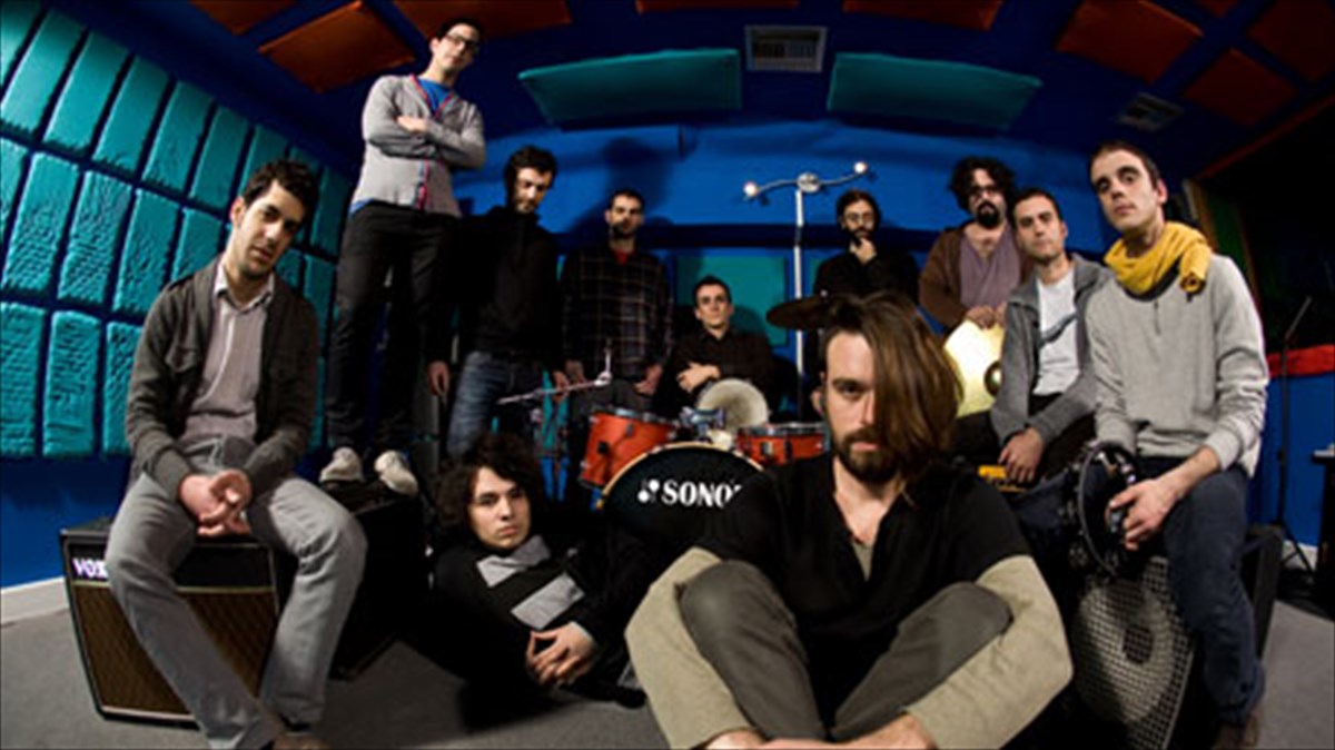 tessera-ellinika-sugkrotimata-mazi-sti-skini-tou-bios