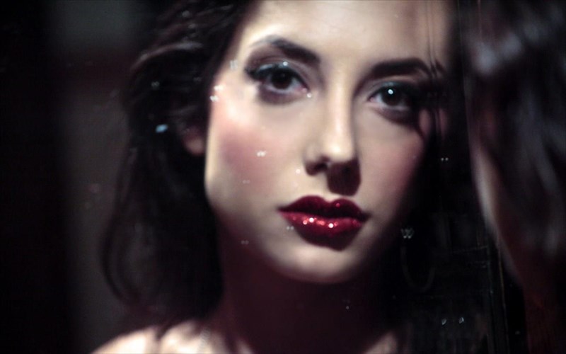 i-leksi-proodos-sto-stoma-tis-miteras-mou-ixouse-polu-faltsa-sto-theatro-proskinio