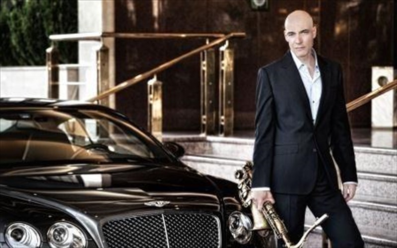 o-dimitris-basilakis-sto-faust