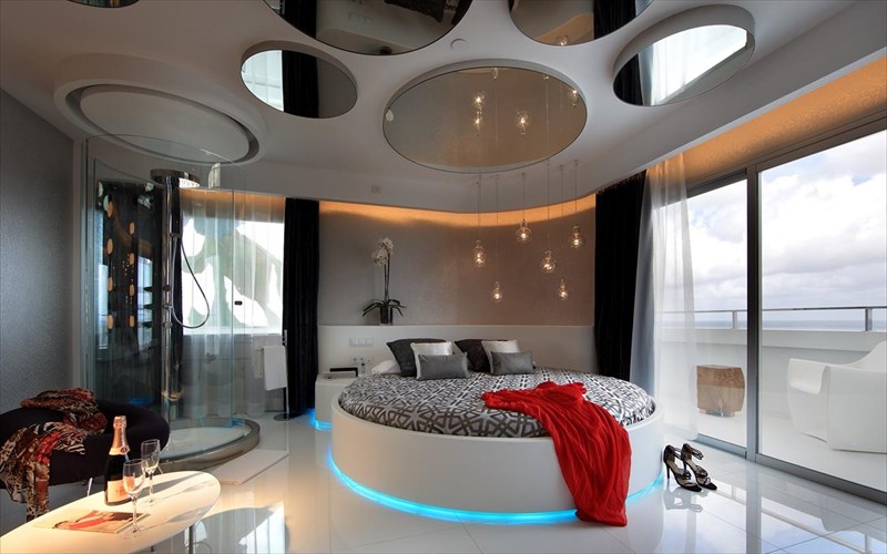 ksenodoxeia-me-social-media-suneidisi