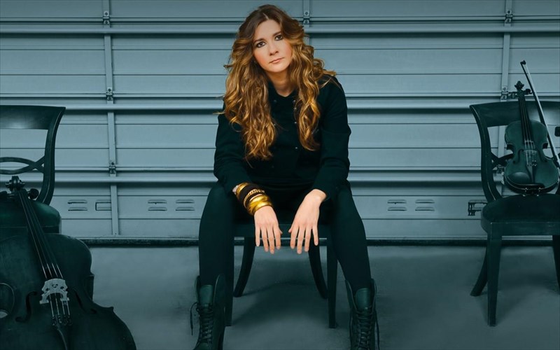 i-basiliki-karakosta-me-eikones-kalokairines-ston-iano