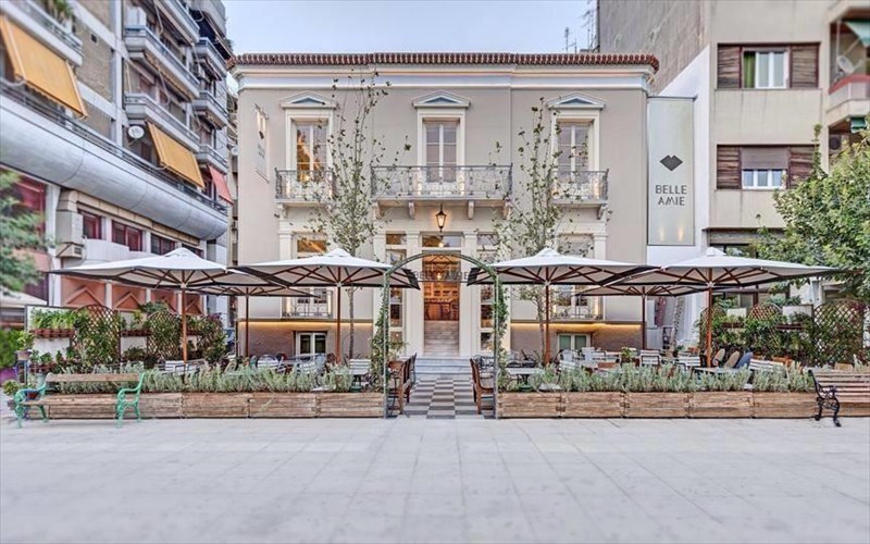 belle-amie-peiraiotika-mezedakia-se-atmosfaira-epoxis