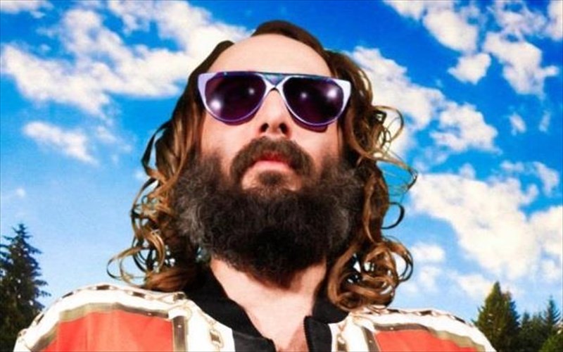 sebastien-tellier-enas-idiaiteros-gallos-poluorganistas-epistrefei-sto-fuzz