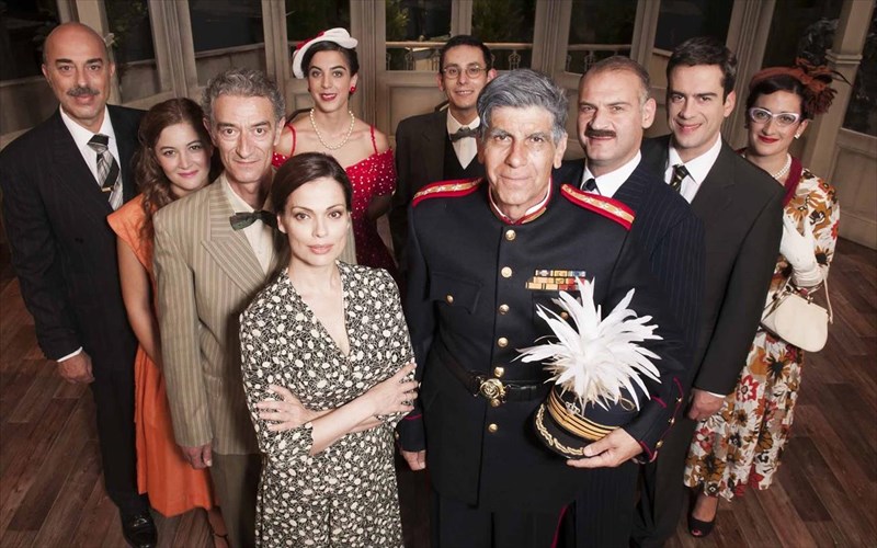 enas-iroas-me-pantofles-kritiki-theatrou