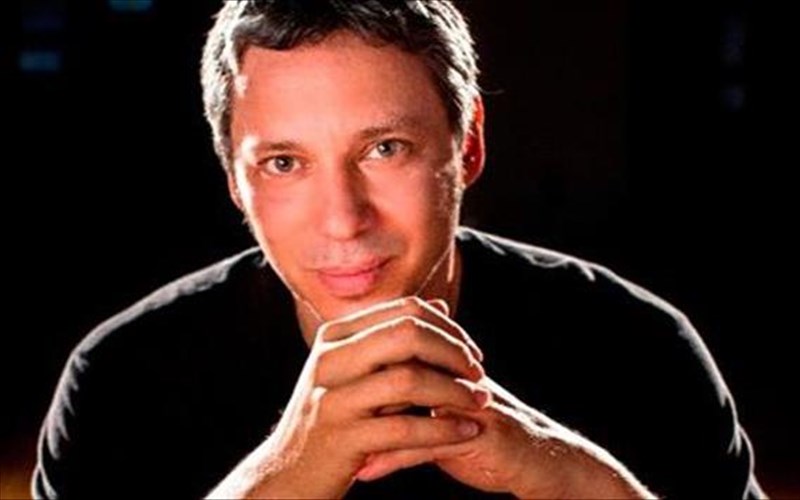 o-alkinoos-ioannidis-sto-gualino-mousiko-theatro