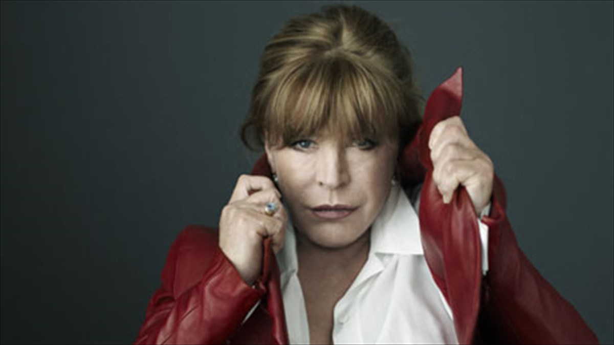 i-marianne-tis-rock-anebainei-ston-lukabitto