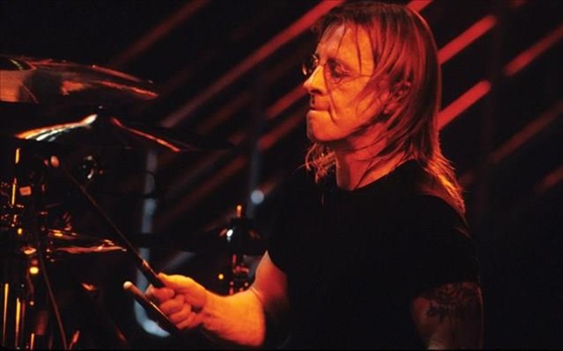 se-upothesi-apopeiras-fonou-o-ntramer-ton-acdc-ntramer-ton-acdc