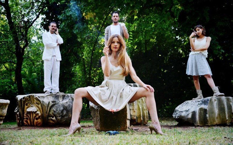 me-ta-dontia-ioanna-pappa-kai-antinoos-almpanis-sto-theatro-texnis-karolos-koun