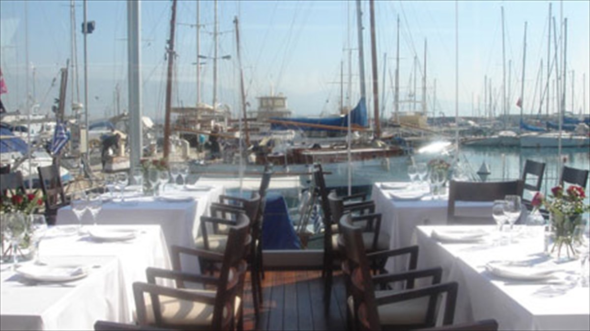 mesogeiakes-geuseis-kai-paradosiaka-thalassina-ston-zefuro