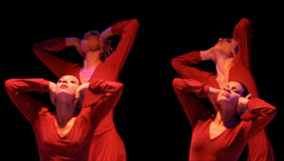 to-xorotheatro-tou-ntaniel-lomel-epi-skinis