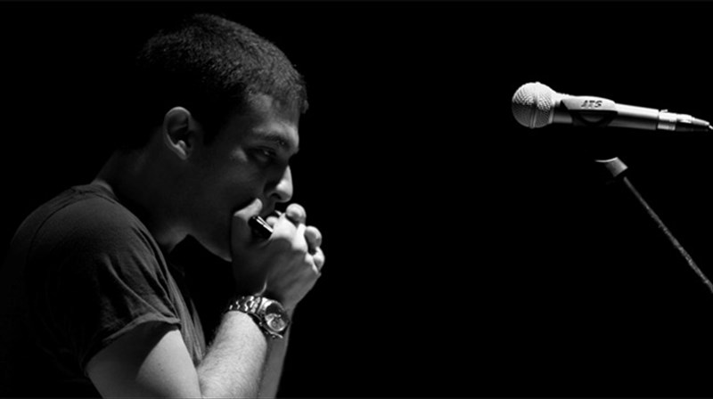 apostolos-rizos-apo-ermineutis-tragoudopoios