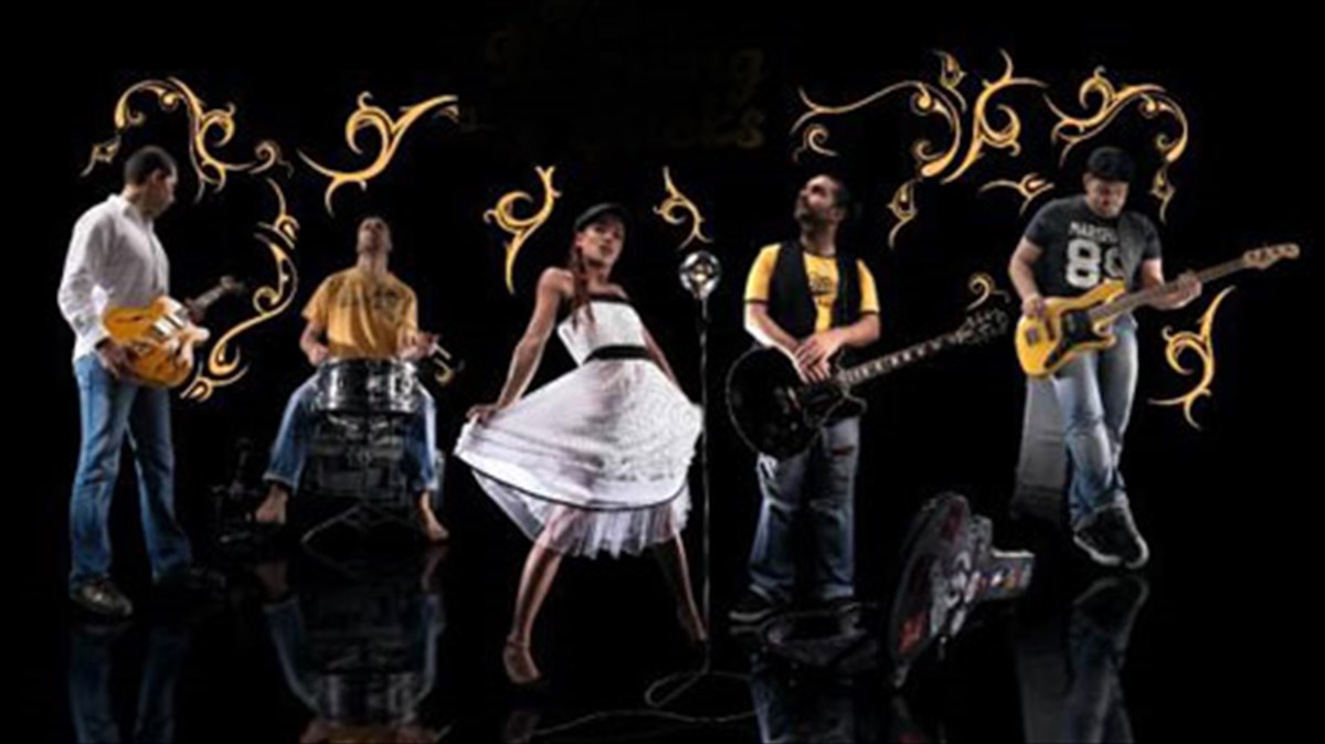 June-of-art-sto-bar-stavlos-sto-thiseio