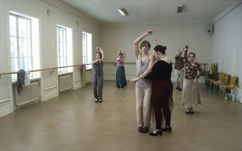 kritiki-tainias-ena-peristeri-ekatse-se-ena-kladi-sullogizomeno-tin-uparksi-tou