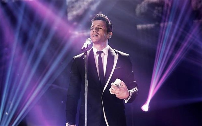 sto-kentro-athinon-o-nikos-bertis-me-tin-eleni-foureira-nikos-bertis-me-tin-eleni-foureira