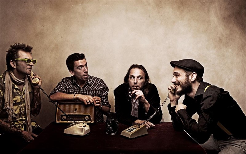 ta-paradoxonia-sto-half-note