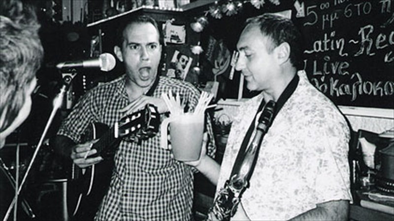 kalokairino-parti-me-tous-hasta-banana