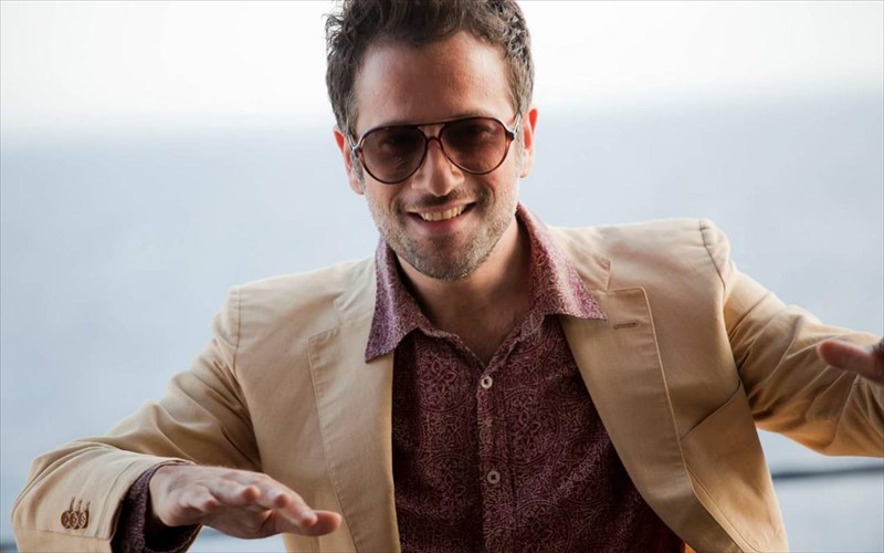 o-kostis-marabegias-me-eleutheri-eisodo