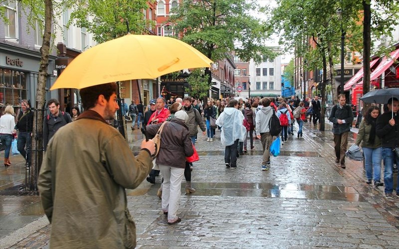 poies-einai-oi-pio-broxeres-poleis-tis-europis