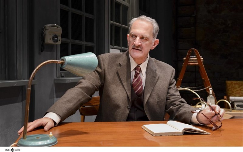 i-ekdoxi-tou-mpraouningk-kritiki-theatrou