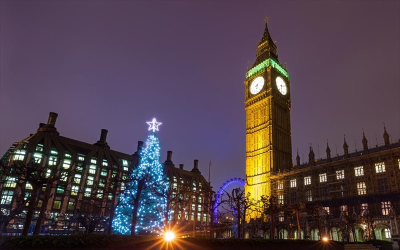 pou-tha-taksidepsoun-oi-ellines-ta-fetina-xristougenna