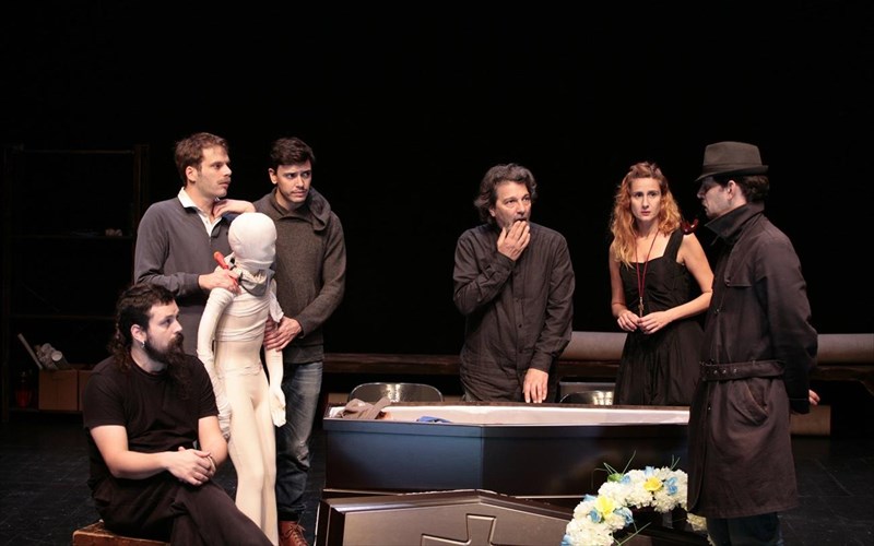 i-mauri-komodia-loot-ta-lafura-sto-theatro-tou-neou-kosmou-ta-lafura-sto-theatro-tou-neou-kosmou