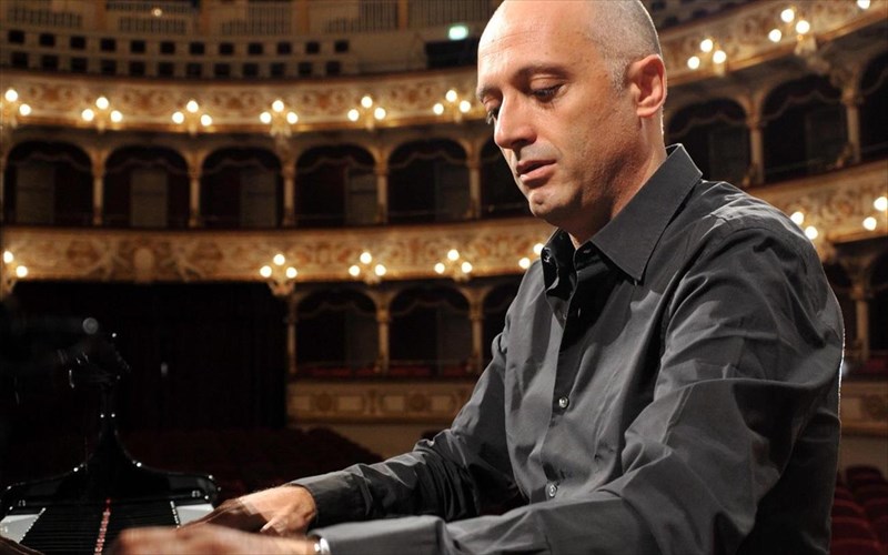 ena-mousiko-taksidi-apo-ti-dutiki-stin-anatoliki-europi