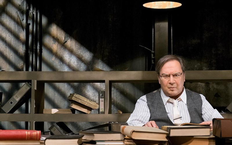 tesseris-epipleon-parastaseis-gia-ton-dikigoro-ntaroou