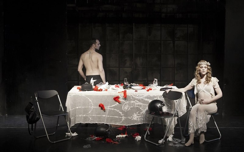 matomenos-gamos-me-ebelina-papoulia-kai-lena-papaligoura