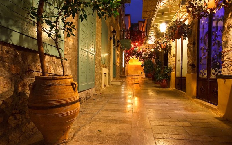 xristougenna-stin-ellada-se-poia-meri-tha-tin-perasete-fina