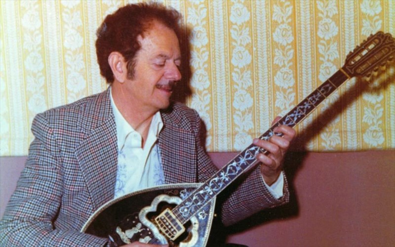 o-tsitsanis-mesa-apo-ta-matia-tou-giorgou-liani