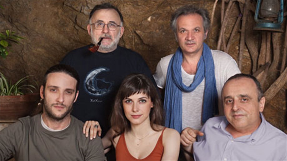 mikroutsikos-kai-thibaios-mazi-stin-texnopoli