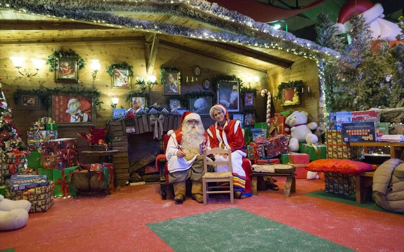 santa-claus-kingdom-ta-xristougenna-metakomisan-sto-mec