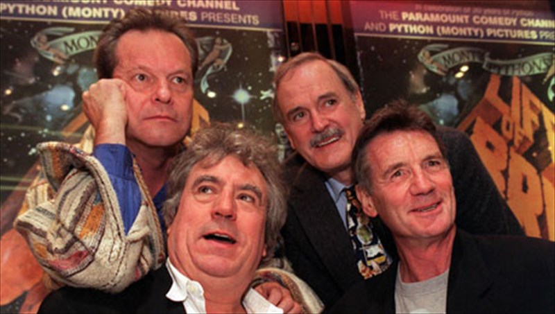 oi-monti-paithon-sunantiountai-kai-pali-gia-to-film-tou-tsapman