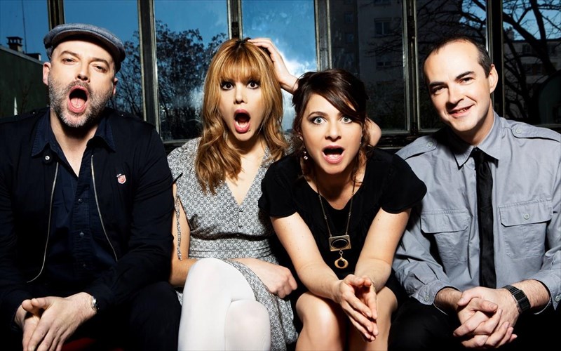 oi-nouvelle-vague-epistrefoun-me-xristougenniatikes-mousikes