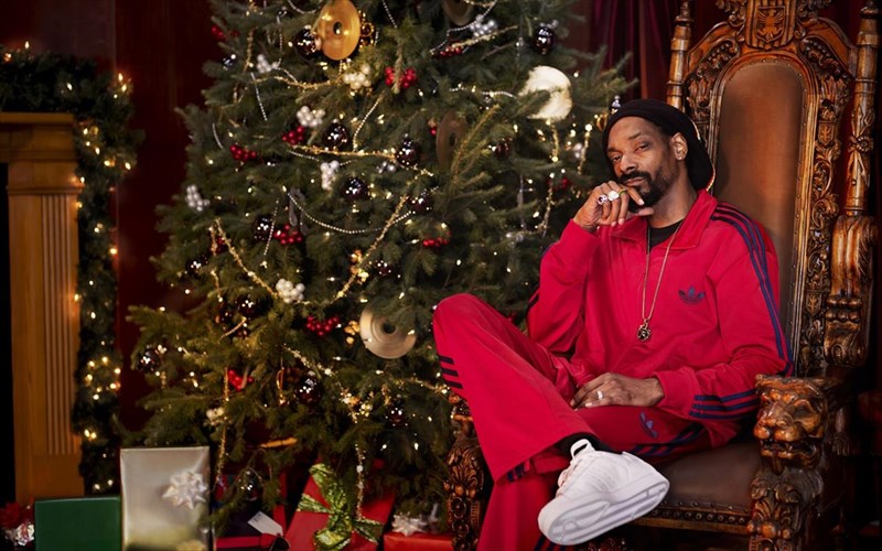 ligotero-gnosta-perissotero-diaskedastika-xristougenniatika-tragoudia