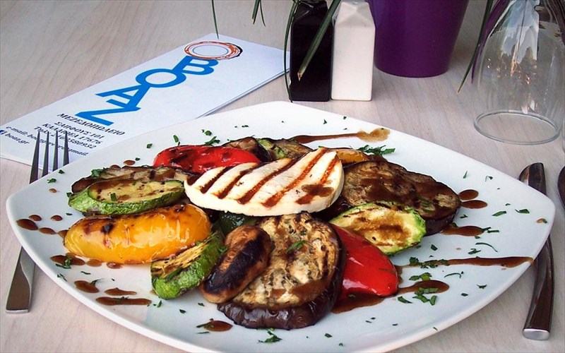 boaz-paradosiakoi-mezedes-se-sugxrono-periballon-me-palies-times