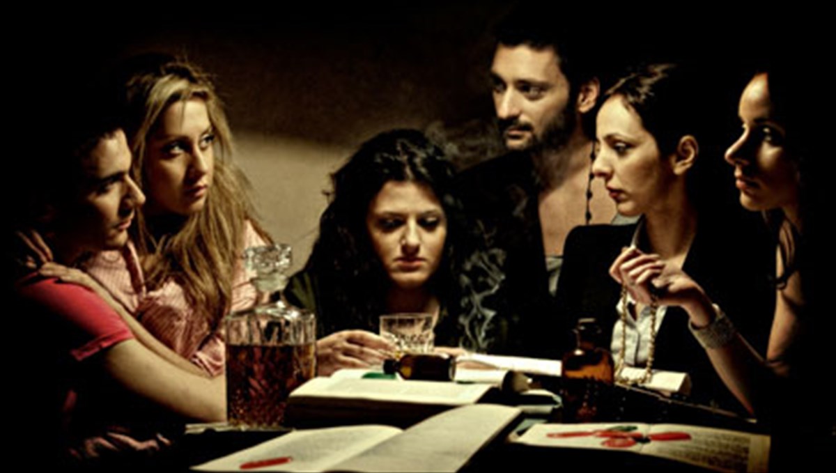 off-off-athens-teleutaios-kuklos-parastaseon