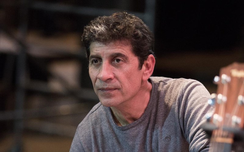 o-sokratis-malamas-ksekina-tis-emfaniseis-tou-ston-stauro-tou-notou