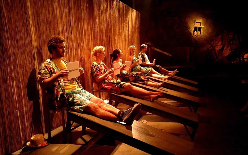 i-istoria-tis-autothusias-kritiki-theatrou