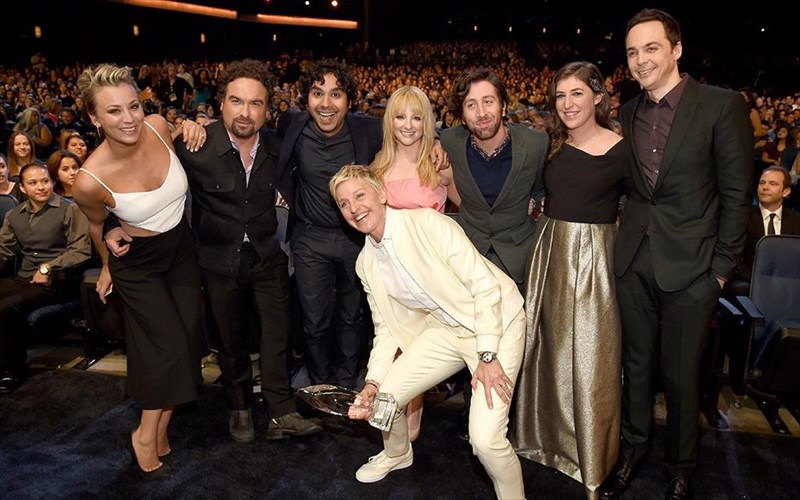 robert-downey-Jr-kai-the-big-bang-theory-kuriarxisan-sta-peoples-choice-awards