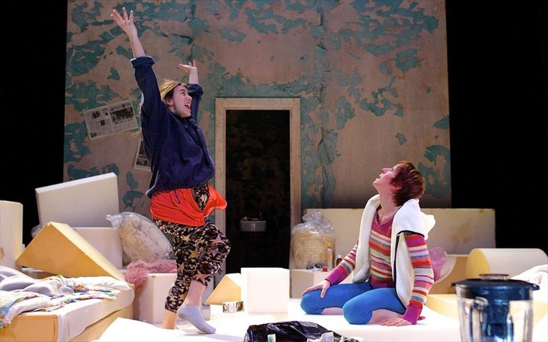 parasita-kritiki-theatrou