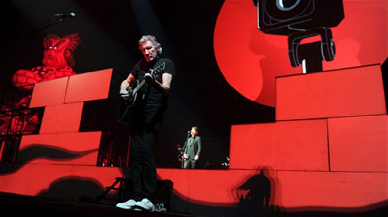 o-roger-waters-mila-sto-elliniko-koino