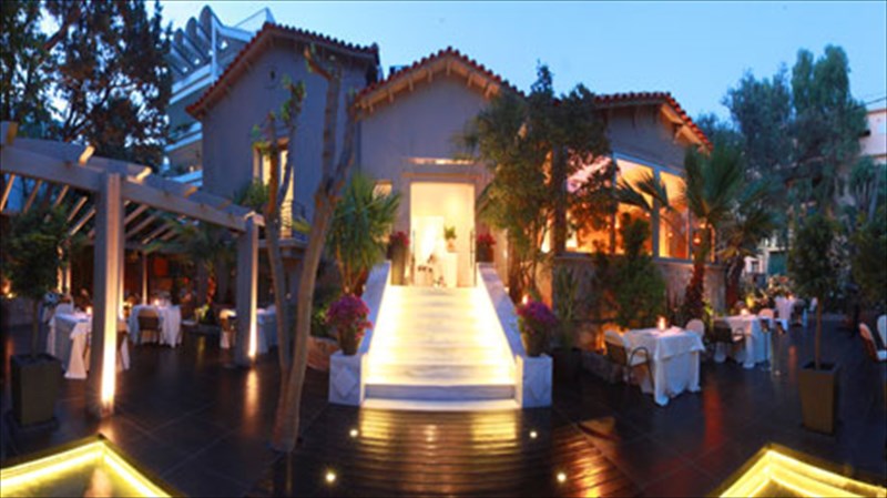 botrinis-i-monterna-kouzina-se-megala-kefia