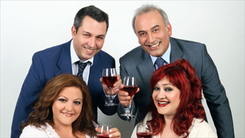 oi-sumpetheroi-apo-ta-tirana-periodeuoun-se-oli-tin-ellada